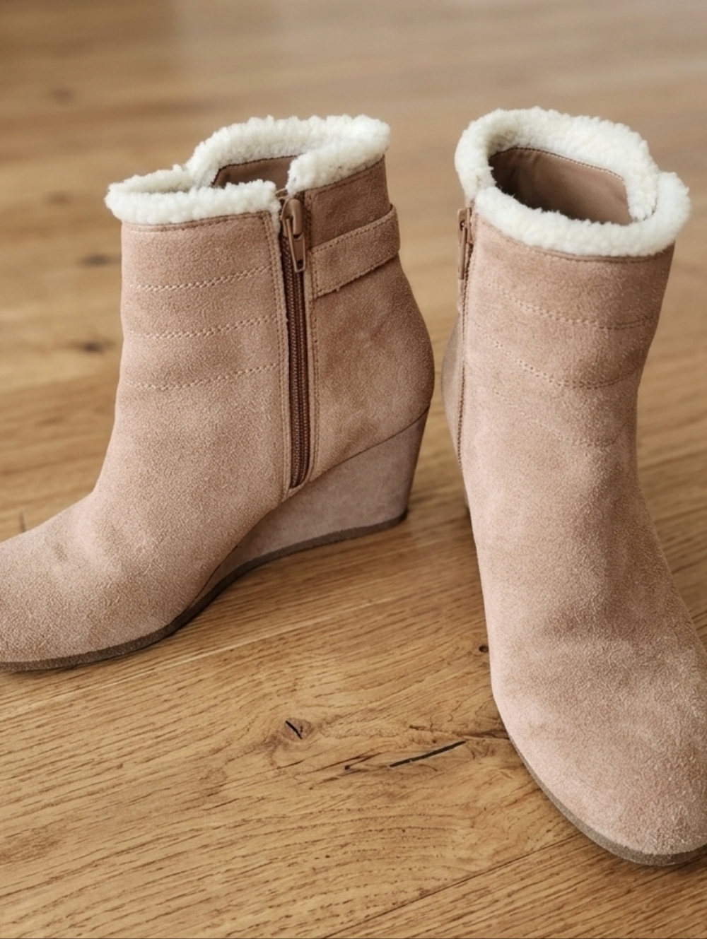 Gianni Bini Tan Leather  Wedge Ankle Boots Memory Foam Sz 7.5